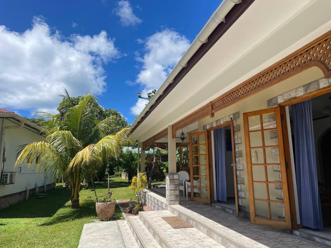 The Islander Hotel Grand Anse  Kültér fotó