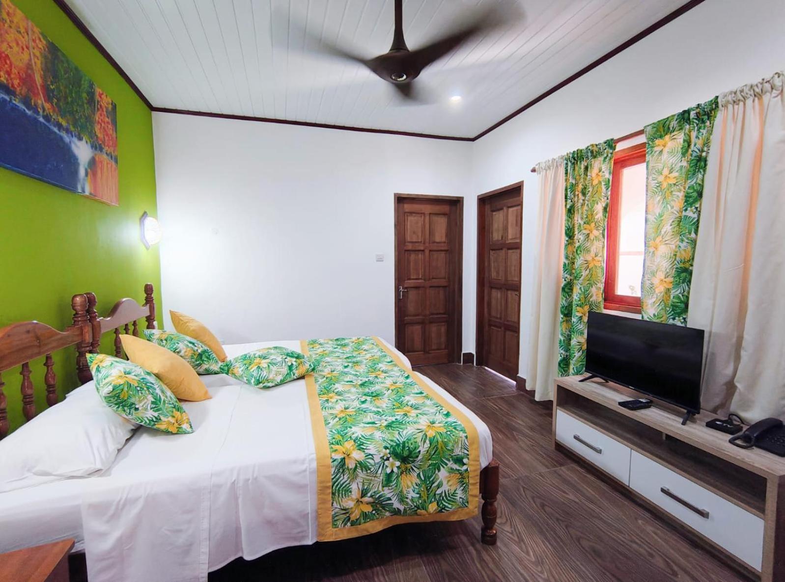 The Islander Hotel Grand Anse  Kültér fotó